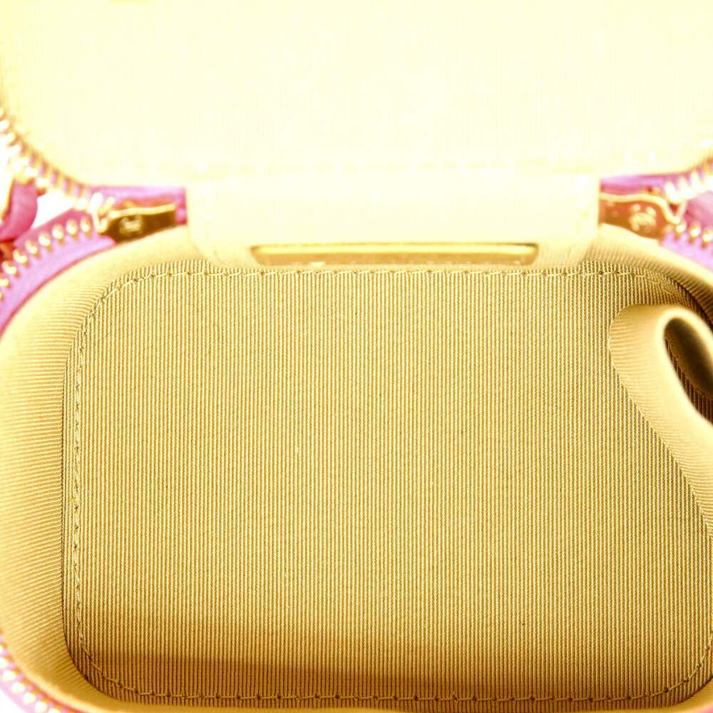 Chanel Pearl Crush Vanity Case With #241960C37B - Picture 5 of 6